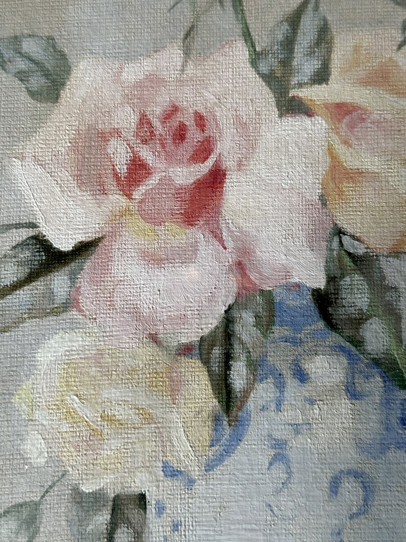 A lovely mid-20th century oil on canvas board painting of pink roses in a Chinese blue and white vase image 6