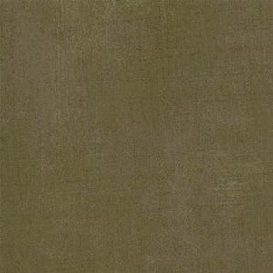 Pode incluir: Um tecido verde escuro sólido, texturizado e com um brilho sutil.