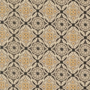 Pode incluir: Padrão repetitivo com um design simétrico de formas florais e geométricas. A paleta de cores inclui bege, cinza, preto e dourado. Adequado para tecido, papel de parede ou outras aplicações decorativas.