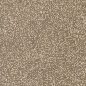 Może przedstawiać: Zbliżenie tkaniny z powtarzającym się wzorem białych kwiatów i liści na stonowanym brązowym tle. Szczegółowe, wirujące linie tworzą estetykę vintage, odpowiednią do projektów rzemieślniczych lub wystroju wnętrz.