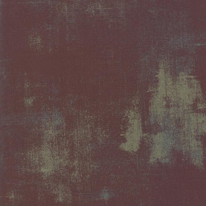 Pode incluir: Um fundo abstrato texturizado com uma aparência desgastada. A paleta de cores apresenta uma base bordô escura com áreas desbotadas em verde-oliva e toques de azul, criando uma estética vintage ou industrial.