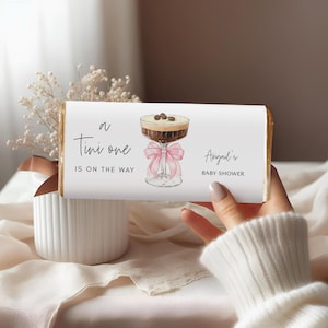 Etichetta per barretta di cioccolato Pink Bow Espresso Martini Baby Candy Bar Label Template - Un Tini One è in arrivo Baby Shower - Digitale 5009CP-BBS