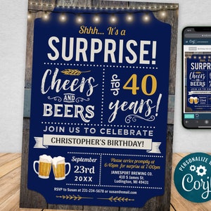 Op de afbeelding: Marineblauwe verjaardagsuitnodiging met de tekst "Shhh... It's a SURPRISE! Cheers and BEERS to 40 years!" en twee bierpullen. De uitnodiging bevat evenementdetails en RSVP-informatie.