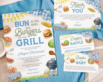Könnte beinhalten: Eine Babyparty-Einladung mit einem blau-weiß karierten Hintergrund. Die Einladung zeigt einen Grill, Burger, Brötchen und Wassermelone. Der Text lautet "Bun in the oven and Burgers on the Grill". Die Einladung ist für Abigail Hutchinson und die Party findet am Samstag, den 14. August um 17:00 Uhr in der Robinson Residence statt. Die Adresse lautet 2345 Scenic Drive, Ludington, MI 49431. RSVP bis zum 2. August per SMS an 231.234.5678. Registriert bei Amazon & Babylist.