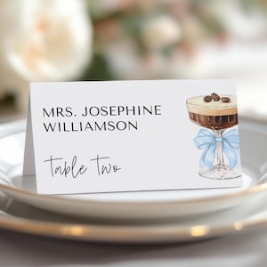 Plantilla de tarjeta de tienda para colocar en la mesa de baby shower con martini espresso - A Tini One is On the Way Baby Shower Decor - Descarga digital 5009CB-BBS