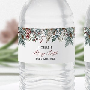 Modello modificabile di etichette per bottiglie d'acqua per baby shower Merry Little - Rustic Boho Christmas Greenery con bacche - Download digitale CP150BBS