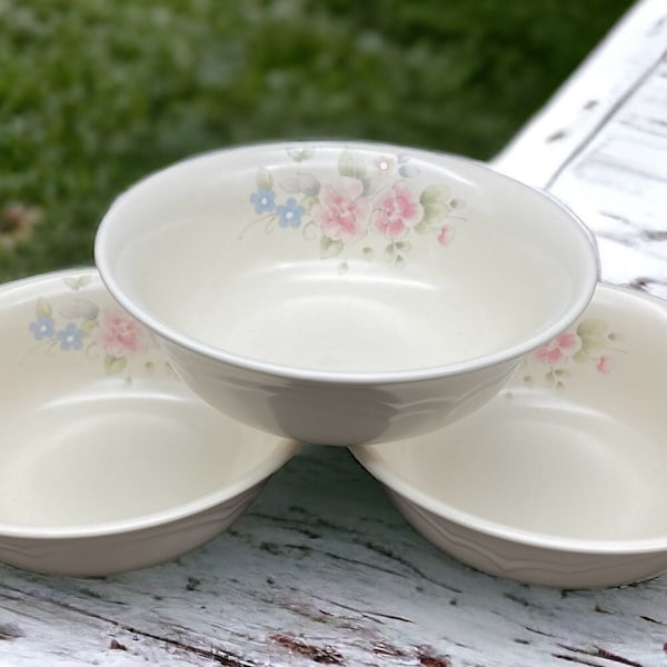 1980s Pfaltzgraff Stoneware "Tea Rose" Pattern ONE Round 7.75" Vegetable / Serving / Pasta Bowl~ Made in USA Vintage Classic Tableware