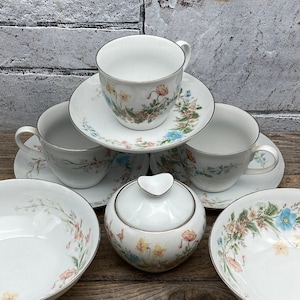 PREMIERE China MD104 &quot;BERKSHIRE&quot; Pattern Multicolor Floral Pattern Platinum Rim ~ Cereal / Soup Bowl  Cup and Saucer Set Lidded Sugar Bowl