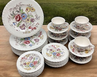 1950s Vernon Kilns May Flower China: Floral Dinnerware