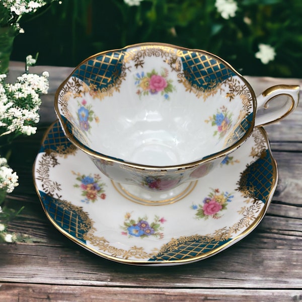 Royal Albert Empress Series "Cleopatra" Cup & Saucer Fine Bone China Made in England Floral Pattern Gold Accents Wedding / Shower China