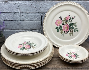 dessert 1940s Royal Gadroon dinnerware. Early mid-century 22K gadroon edge or side plate Harker Pottery USA Wild Rose bread-and-butter