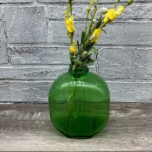 1950s Emerald Green Glass Refrigerator Bottle 32 Oz Vertical Ribbing Owen-Illinois Glass Company Flower Vase Farmhouse Decor Country Decor