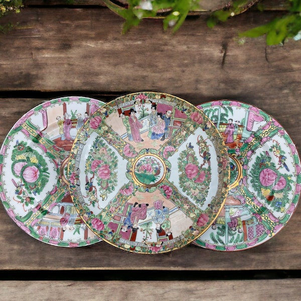 ROSE MEDALLION / Famile Rose Chinoiserie 10.25" Decorative Plate~ Oriental Decor~ Display Plate / Wall Plate Gold Accents Grand Millennial