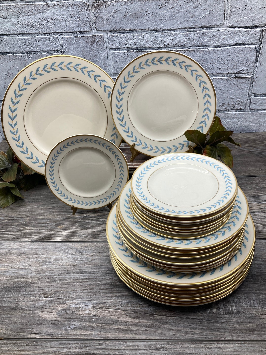 Vintage Syracuse China Sherwood Plate: Blue Laurel & Gold Trim