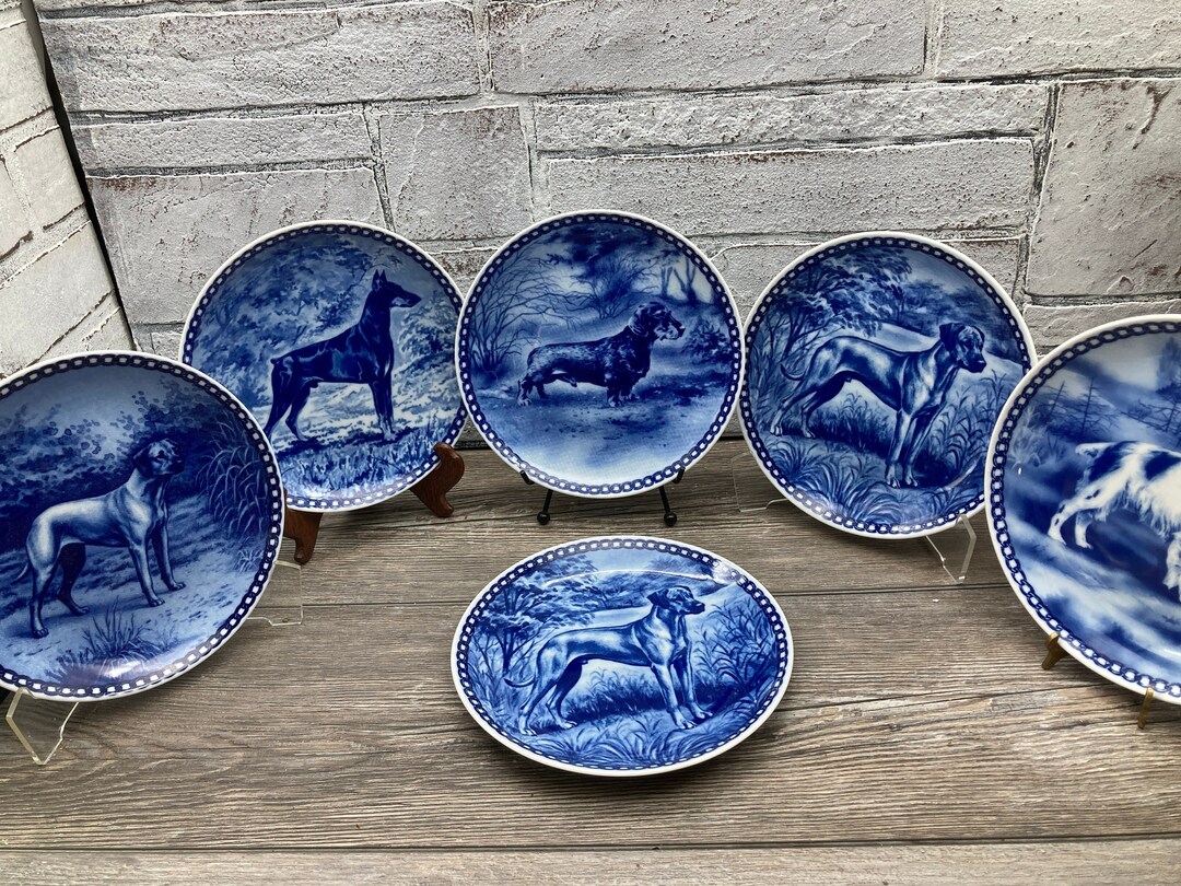 KUNSTHANDWERK APS Collectible Dog Plates Artist Tove Svendsen Made in Denmark Porcelain Display
