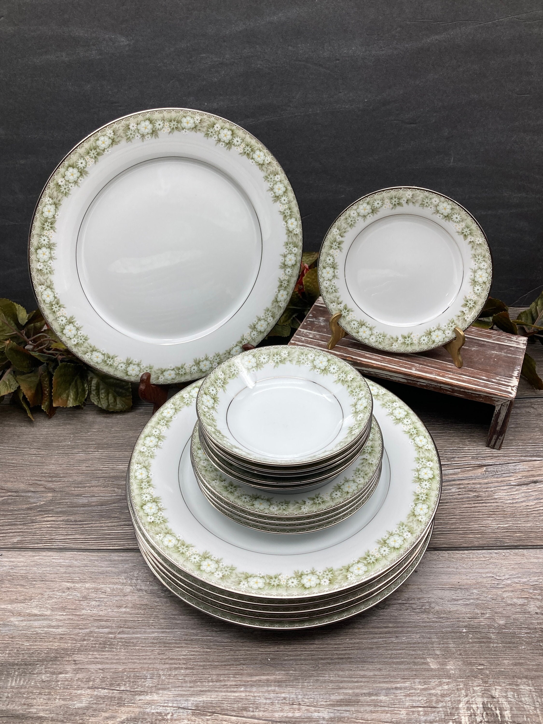 Vintage Noritake Princeton Plate: White Flowers, Green Border