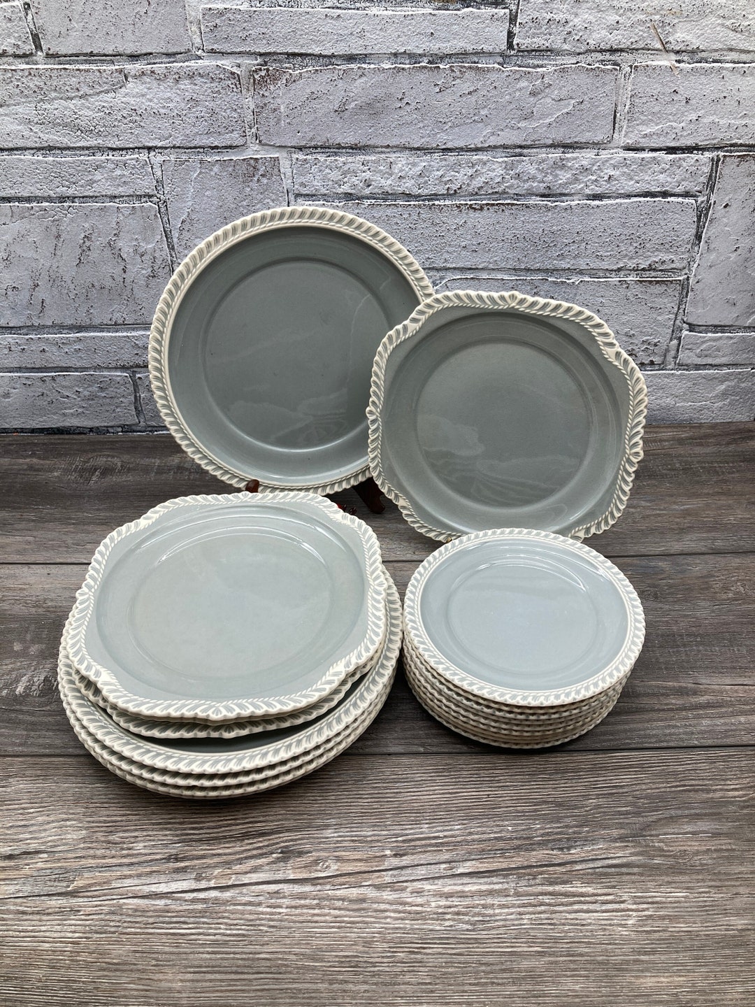 1950s chesterton Gray Harker Pottery Gadroon Shaped White Edge Vintage