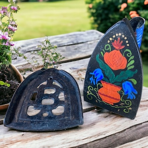 SAD IRON #5 &quot;W&quot; Hand Painted Cast Iron Flat Iron W/ Stand Antique Display Retro Doorstop Rustic Bookend / Paperweight Primitive Farmhouse