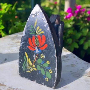 SAD IRON 6 # Hand Painted Cast Iron Flat Iron Antique Display Retro Doorstop Rustic Bookend Paperweight Primitive Farmhouse stoneridgeattic