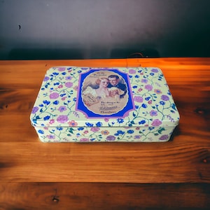 1992 Whitman's Sampler Tin: Floral Chocolate Advertising Display