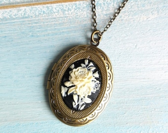 Cameo Locket Necklace/Antique Bronze Locket with Black & White Floral Bouquet Cameo/Photo Locket Necklace/Vintage Style/Shabby Chic Necklace