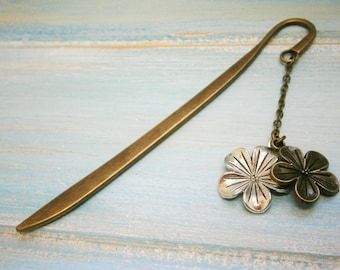 Bookmark with a Antique Bronze Flower and a Antique Silver Flower/Book Lover Bookmark/Flower Bookmark/Bookmarks for Books/Floral Bookmark