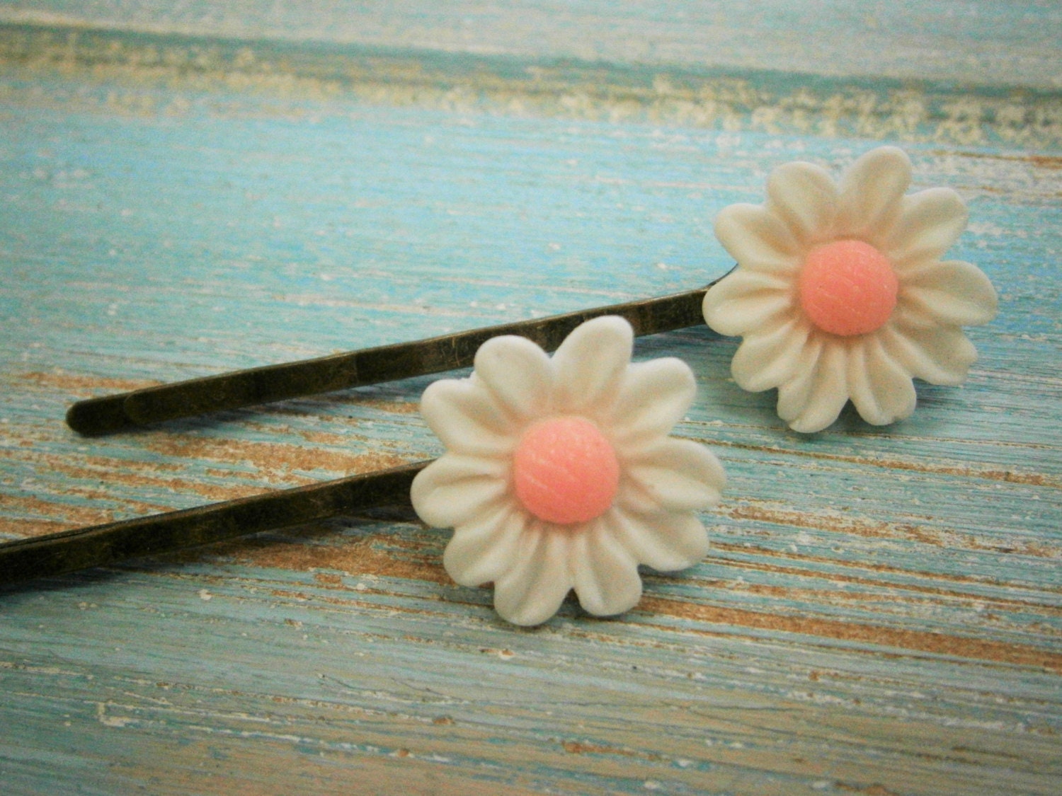 White Daisy Hair Clips/White Flower Hair Clips /Hair Accessories/Wedding Accessories/Shabby Chic
