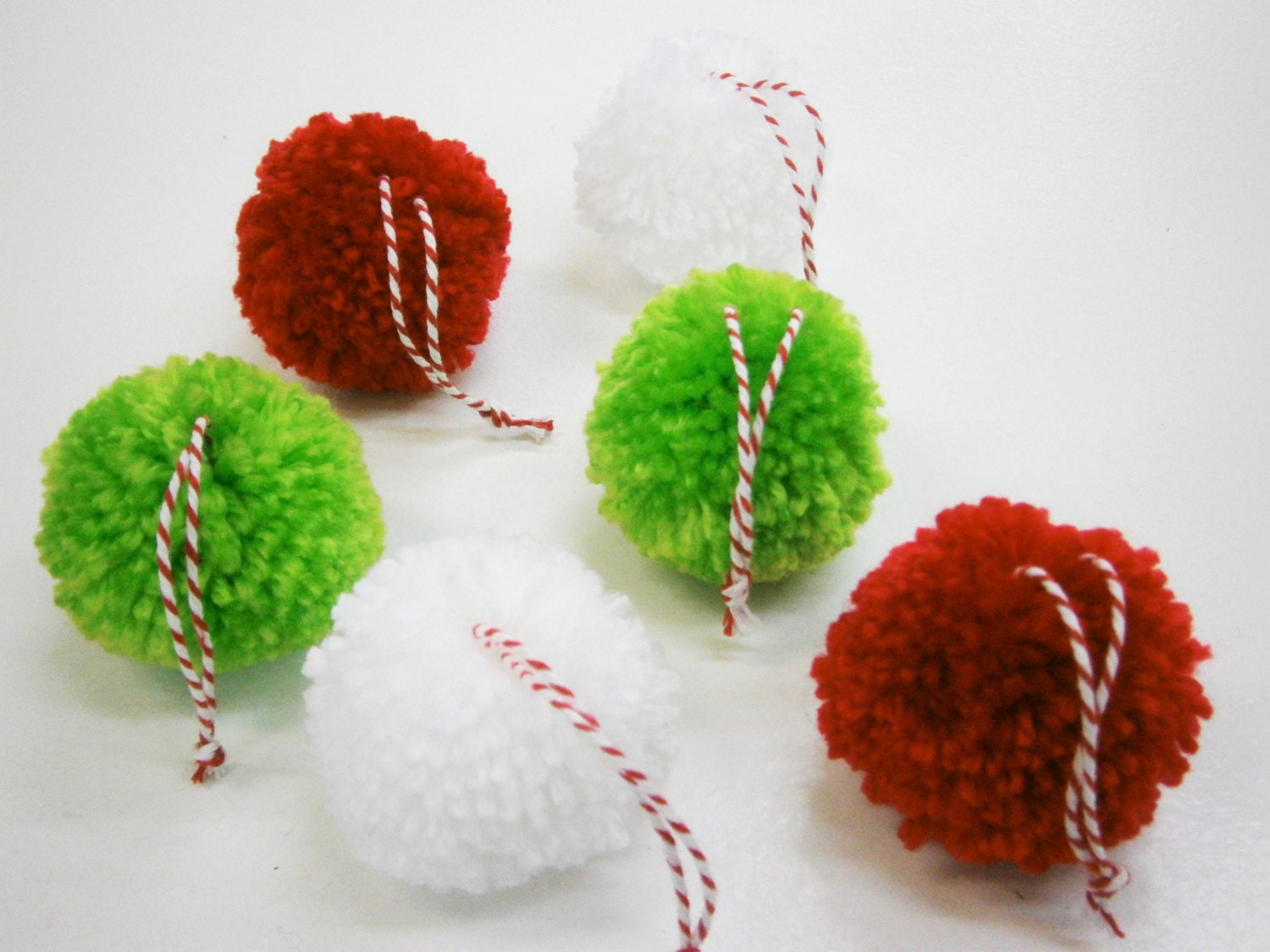 Multi Coloured Yarn Pom Pom Christmas Decorations/Christmas Tree