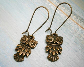 Antyczna brązowa sowa na antycznym brązowym drucie nerkowym, haczyki na kolczyki/kolczyki wiszące/biżuteria boho/biżuteria leśna/inspirowane naturą/kolczyki z ptakami