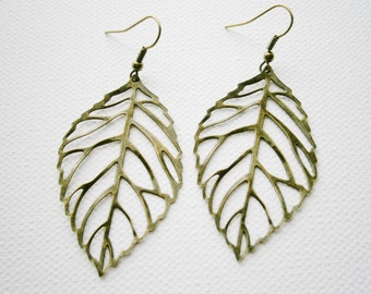 Antique Bronze Filigree Leaf Pendant Dangle Earrings/Boho Earrings/Nature Earrings/Leaf Earrings/Filigree Earrings.