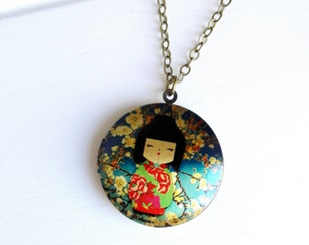 Japanese Doll Picture Locket Necklace/Antique Bronze Locket with detailed Photo of a Japanese Geisha Doll/Long Necklace/Locket Necklace.
