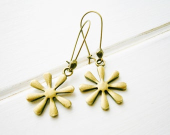 Antique Bronze Daisy On Antique Bronze Kidney Wire Earring Hooks/Dangle Earrings/Boho Jewelry/Woodland Jewelry/Nature Inspired