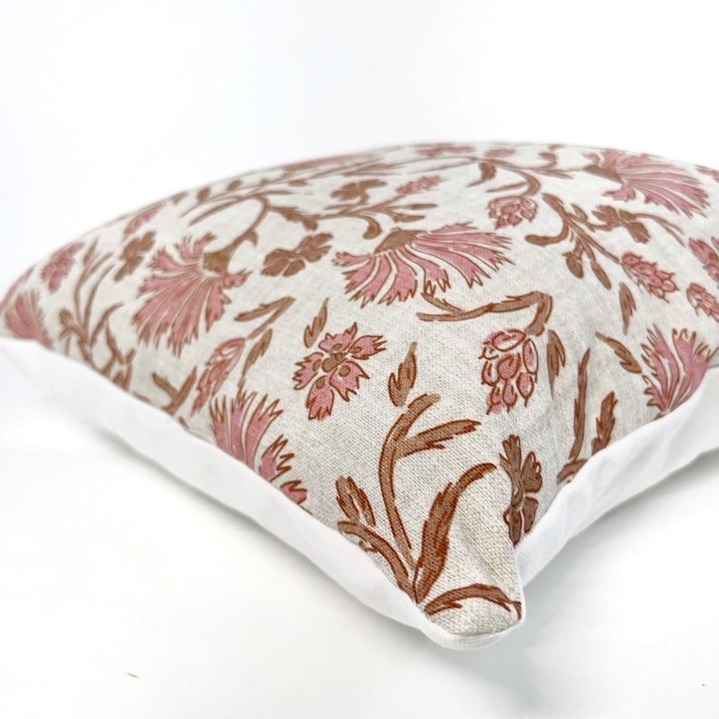 Roze kussensloop met wilde bloemen, kussen paars, kussen roest en roze, kussen beige en roze bloemen afbeelding 3