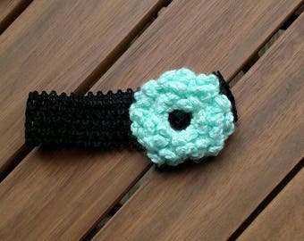 Handgefertigtes Baby-Stirnband mit Mintfarbener Häkelblume – weicher & dehnbarer Haarschmuck für Neugeborene – Fotorequisite für Neugeborene