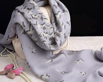 Foulard en soie gris clair avec imprimé papillon - Foulard en mousseline de soie de mûrier gris - Foulard en soie imprimé papillon - Foulard en soie imprimé animalAS2218I