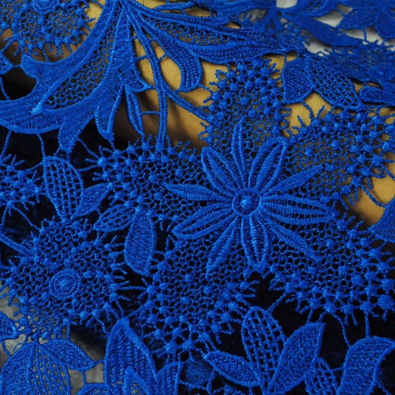 кружево цвета. кружевная ткань. кружева синего цвета. голубое кружево. кружево с цветами.