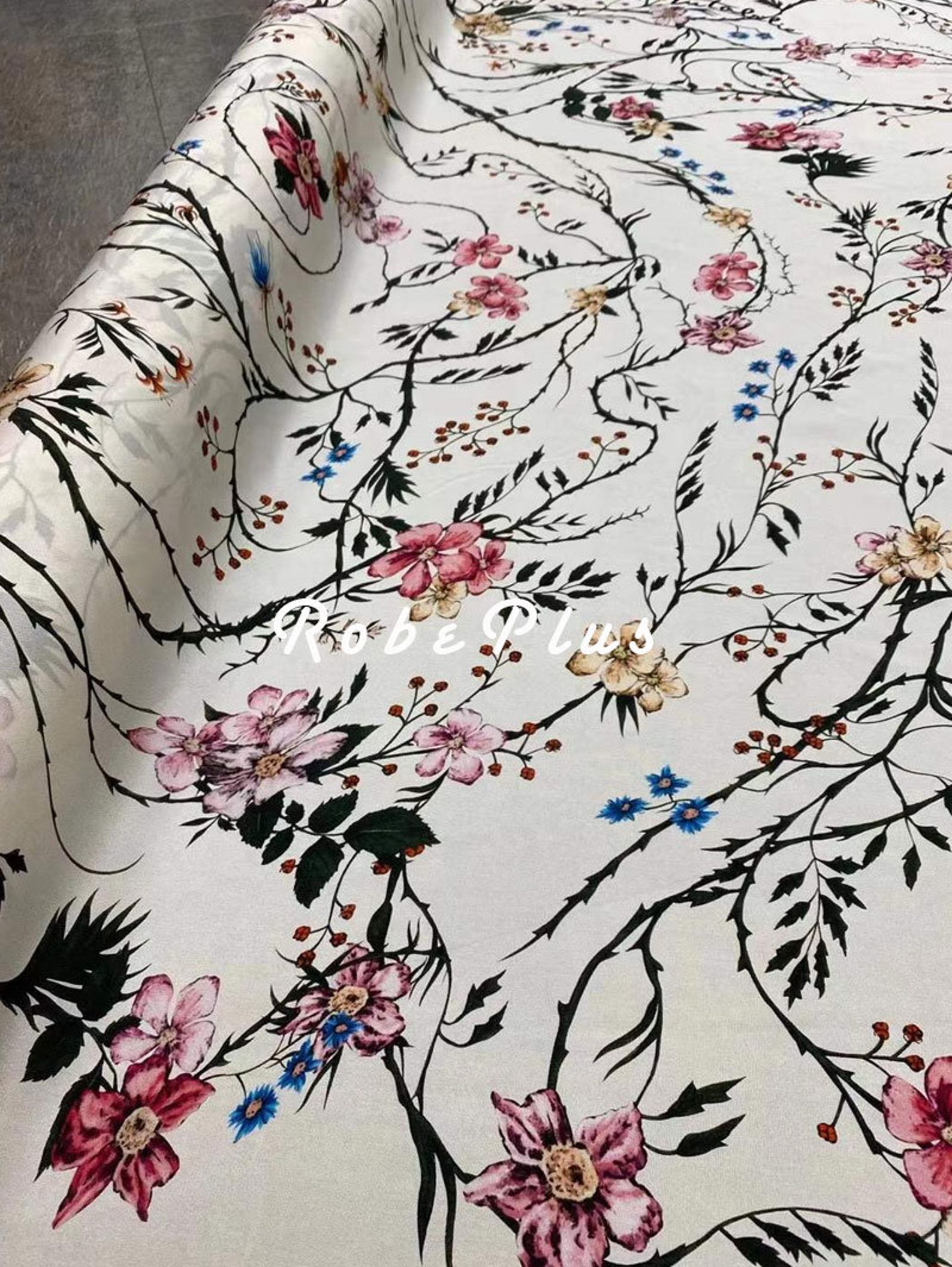 Femmes à la mode en mousseline de soie imprimé floral robe ceinture