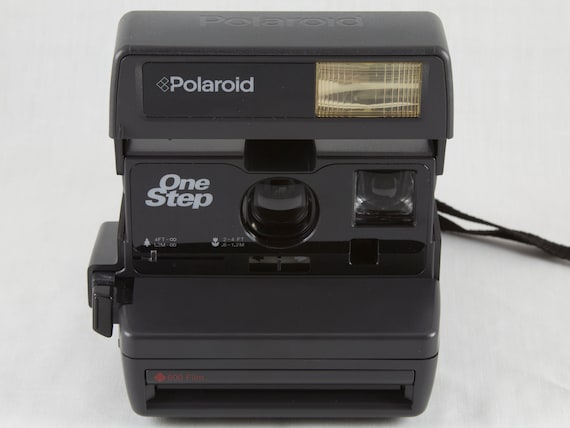 Polaroid 600 Instant Film Camera Bundle with Color 600 Film and Accessory  Kit