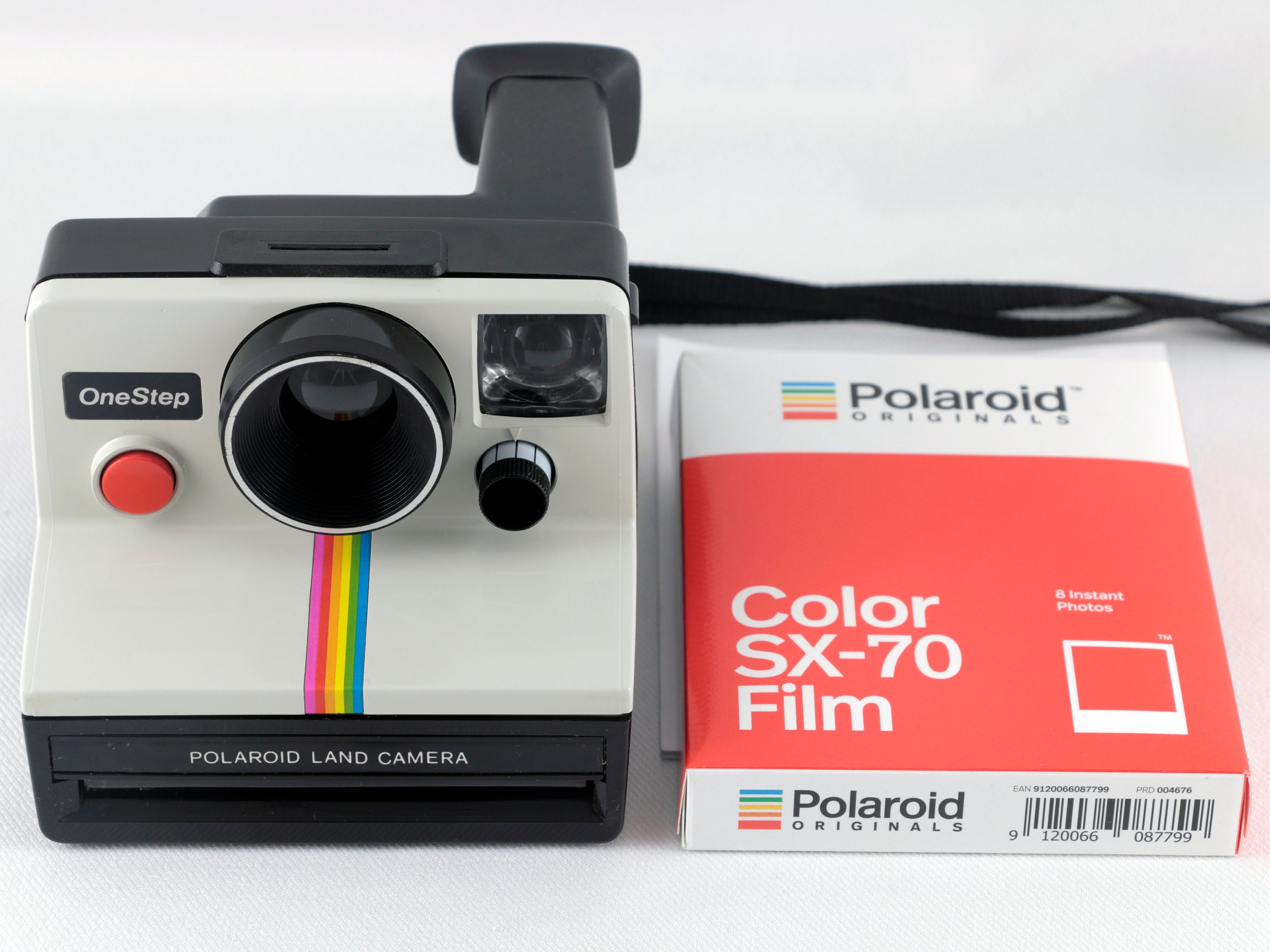 EXCELLENT POLAROID ONE STEP 2 i-TYPE INSTANT CAMERA IN ORIGINAL BOX WITH  FILM