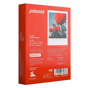 K&ouml;nnte beinhalten: Rote und wei&szlig;e Schachtel mit Polaroid-Sofortbildfilm in Farbe. Die Schachtel zeigt ein Foto von roten Blumen. Der Text auf der Schachtel lautet "8 Farb-Sofortbilder, ASA 160, 4,25"/108 mm x 3,5"/88 mm, Film entwickelt sich in 10-15 Minuten, Am besten gek&uuml;hlt lagern."