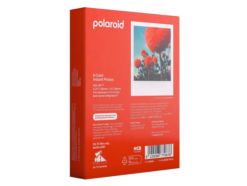 K&ouml;nnte beinhalten: Rote und wei&szlig;e Schachtel mit Polaroid-Sofortbildfilm in Farbe. Die Schachtel zeigt ein Foto von roten Blumen. Der Text auf der Schachtel lautet "8 Farb-Sofortbilder, ASA 160, 4,25"/108 mm x 3,5"/88 mm, Film entwickelt sich in 10-15 Minuten, Am besten gek&uuml;hlt lagern."