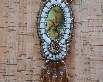 Collana ricamata con perline di diaspro Morrisonite