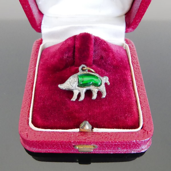 Ancien Pendentif Art Deco, Petit Cochon Porte Bonheur en Etain et Verre, Breloque 1930, Bijou Vintage