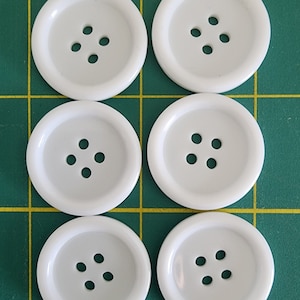 WHITE ROUND BUTTONS