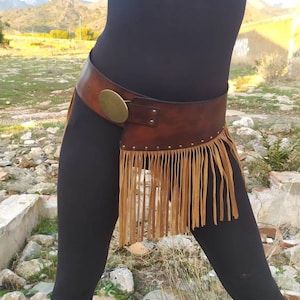 Cinturón de cuero con flecos. Cinturón boho. Flecos. Bohochic.