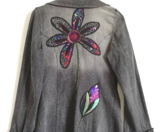 Vintage trench coat from the 2000s, sandblasted grey denim, with floral decoration made from recycled fabric, boho, fairy grunge style, size S