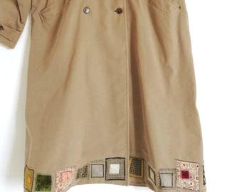 Custom 1950s/1960s Vintage Trench Coat - Beige Coat with Vintage Tie Silk Patchwork - Size L/XL - Upcycled One-of-a-Kind
