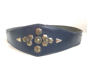 Vintage midnight blue leather belt, contoured design with geometric brass studs, boho chic/ethno-gypsy style, Made in Italy, 1980s