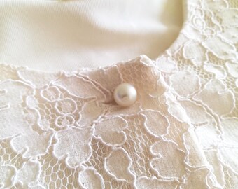 Vintage ivory white lace blouse with pearl buttons, romantic blouse from the 60s/70s, size 48, Unser Favorit, second hand clothing
