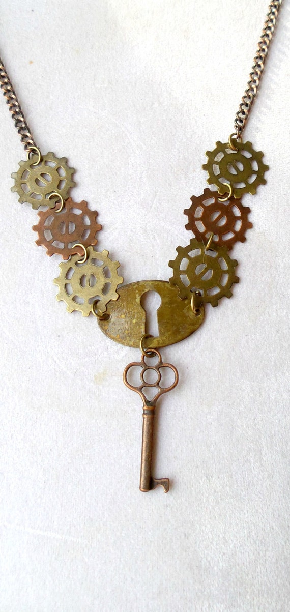 NEW SEALED SteamPunk Cosplay Victorian Large Key Gears Necklace NEW SEALED SteamPunk Cosplay Victorian Large Key Gears Necklace